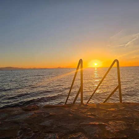 Alas Del Mar.