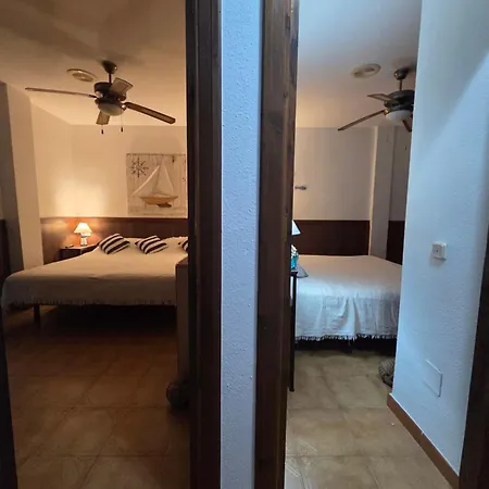 Alas Del Mar. דירה לה מנגה דל מר מנור